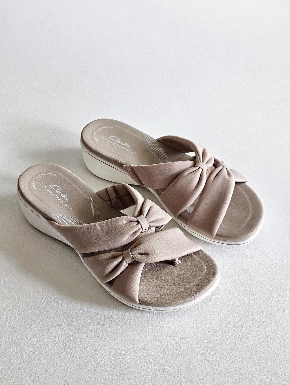 Clarks Cloudsteppers BreezeRae Ava Washable Thong Sandals Womens 8M